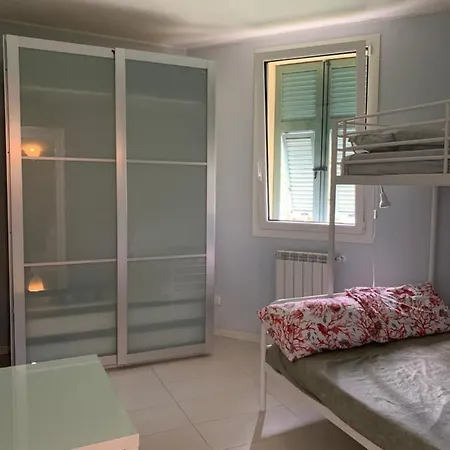 Beluga Holidays - 2 Bedrooms La Spezia