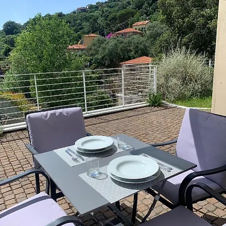 Beluga Holidays - 2 Bedrooms Apartment La Spezia